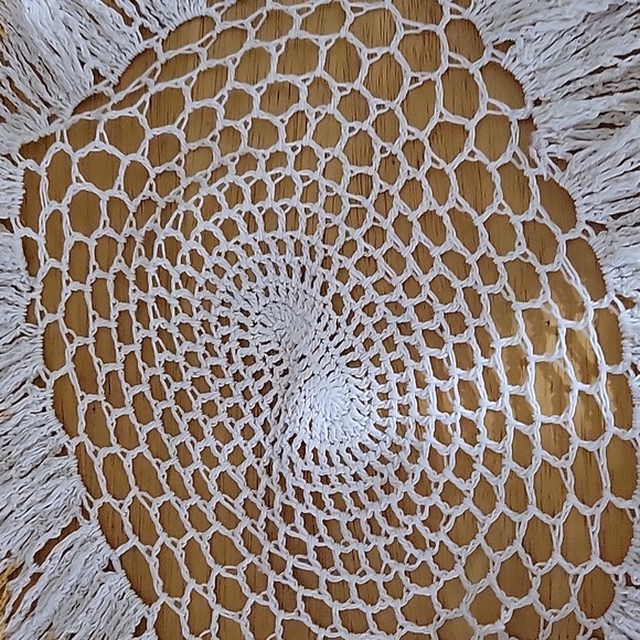Large doily - Picture 2 of 4